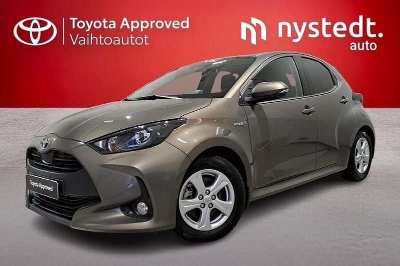 Ruskea Käytetty 2021 Toyota Yaris Hybrid Active Viistoperä | 18 550 € (Perustarjous) - Kuva 1/4