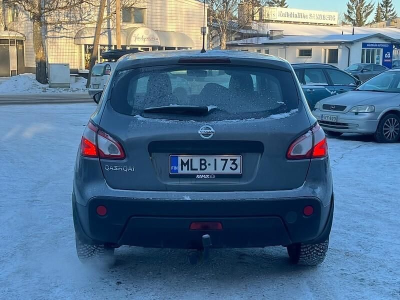 Käytetty Nissan Qashqai 117 HP (86 kW) 2012 Katumaasturi