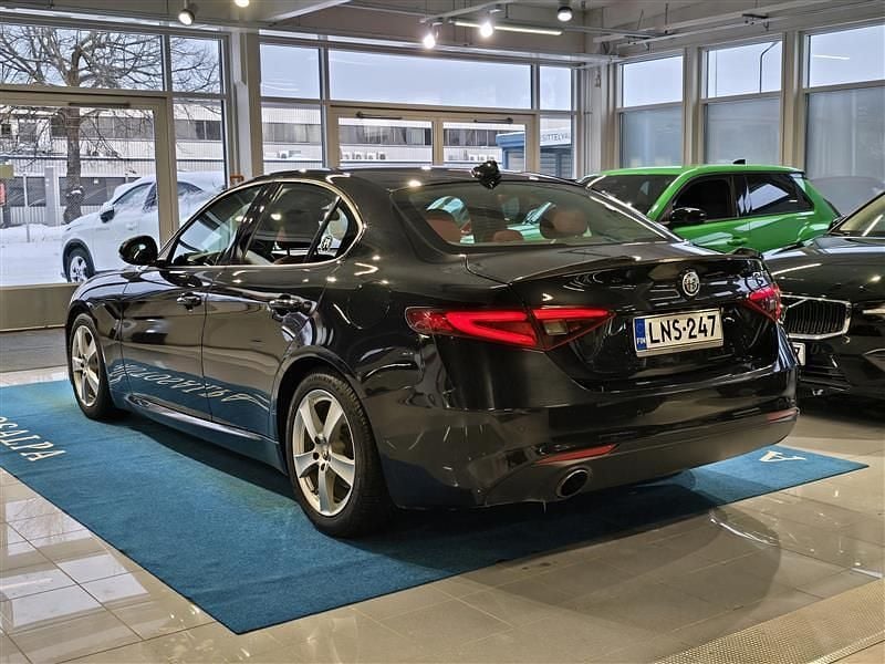 Käytetty Alfa Romeo Giulia Super 200 HP (147 kW) 2017 Musta Sedan