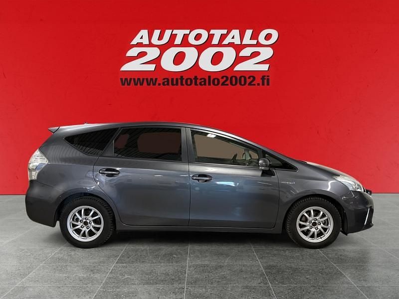 Käytetty Toyota Prius+ Sol 99 HP (72 kW) 2012 Harmaa Tila-auto