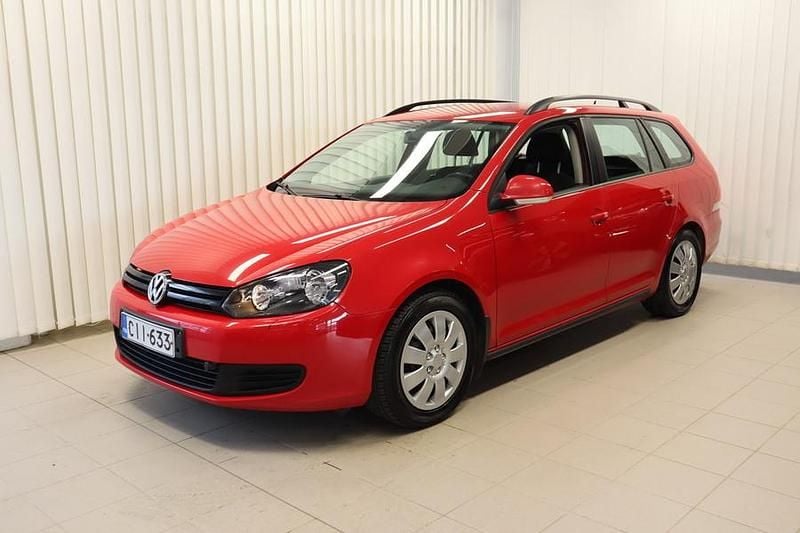 Punainen Käytetty 2011 VW Golf Trendline Farmari | 5 900 € (Perustarjous) - Kuva 1/4