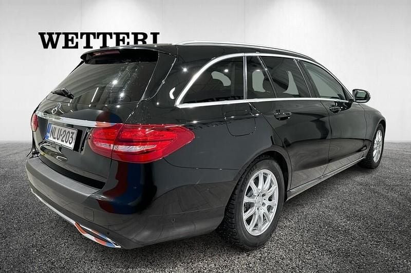 Käytetty Mercedes C220 Business 170 HP (125 kW) 2016 Musta Sedan