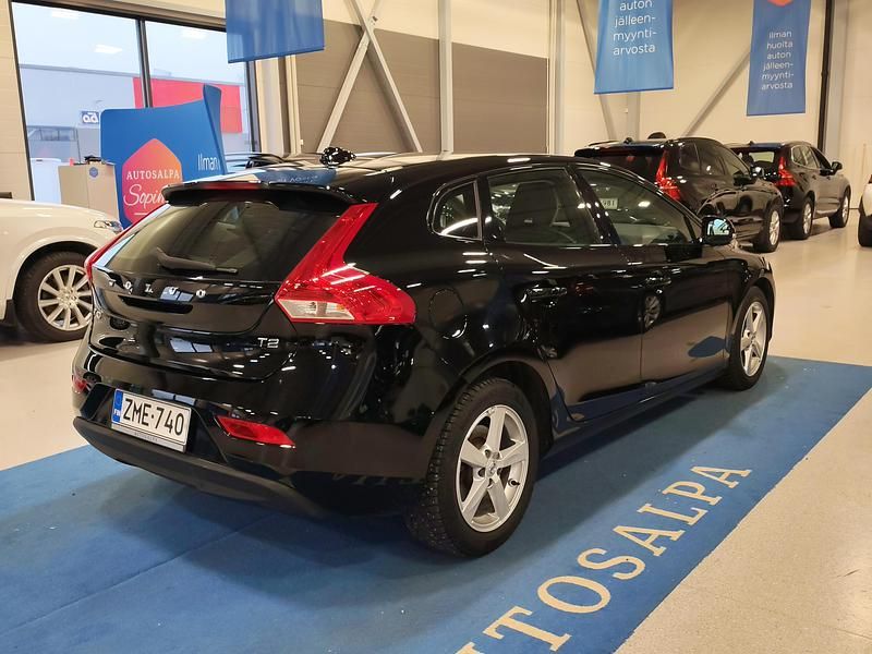 Käytetty Volvo V40 Dynamic 122 HP (89 kW) 2019 Viistoperä