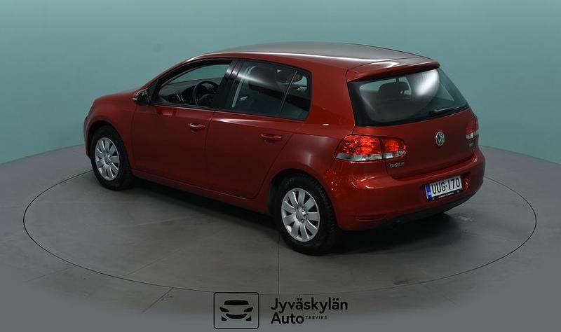 Käytetty VW Golf VII Trendline 105 HP (77 kW) 2012 Punainen Viistoperä