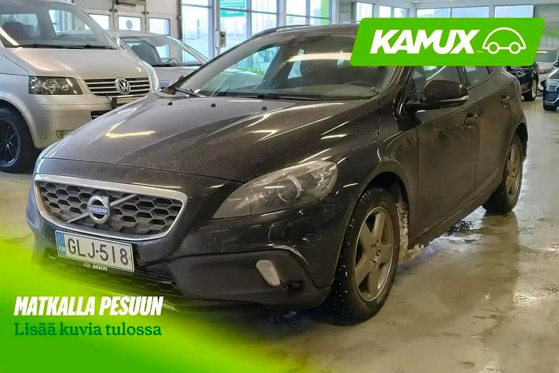 Käytetty Volvo V40 CC Business Edition 114 HP (83 kW) 2014 Musta Farmari