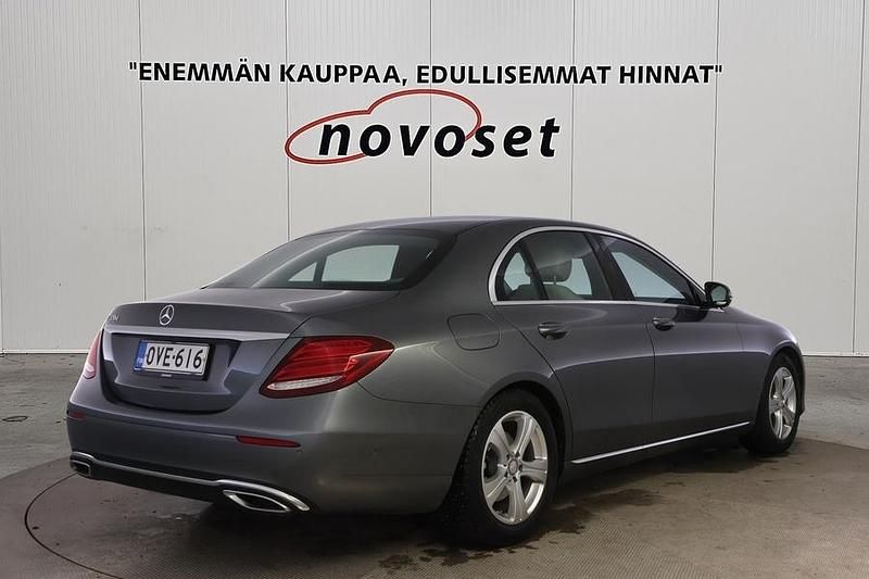 Käytetty Mercedes E220 Business 194 HP (142 kW) 2016 Harmaa Sedan