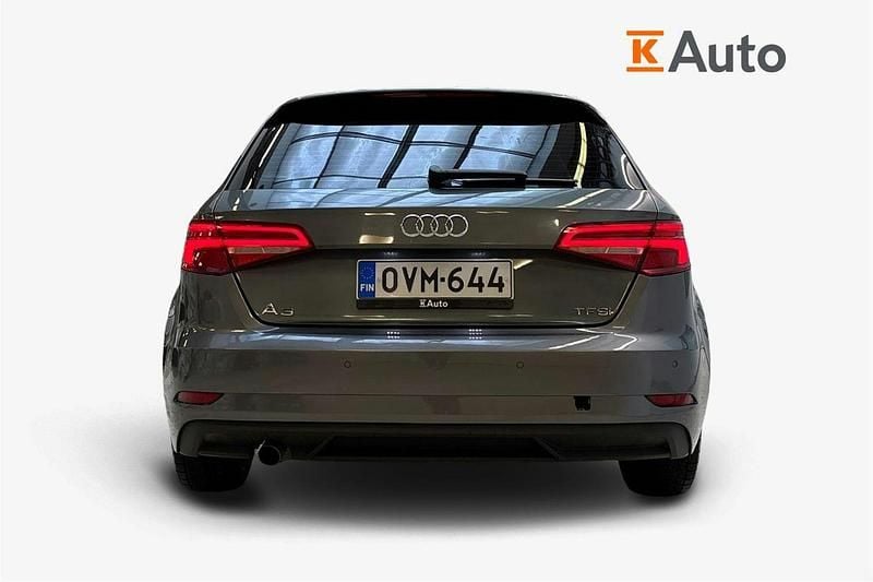 Käytetty Audi A3 Sportback Business 116 HP (85 kW) 2017 Harmaa Viistoperä