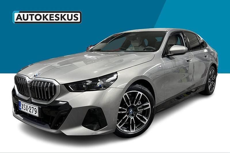 Harmaa Käytetty 2025 BMW i5 M Sport Sedan | 67 490 € (Perustarjous) - Kuva 1/2