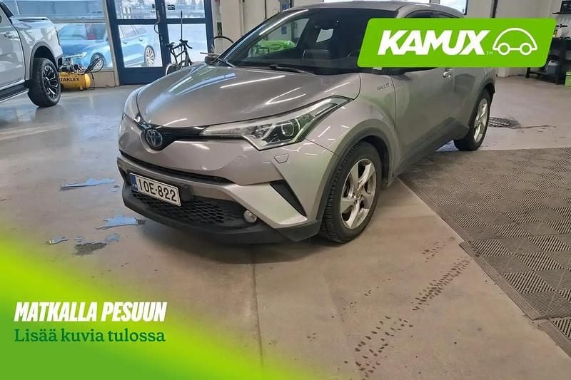 Käytetty Toyota C-HR 122 HP (89 kW) 2018 Hopea / harmaa Katumaasturi