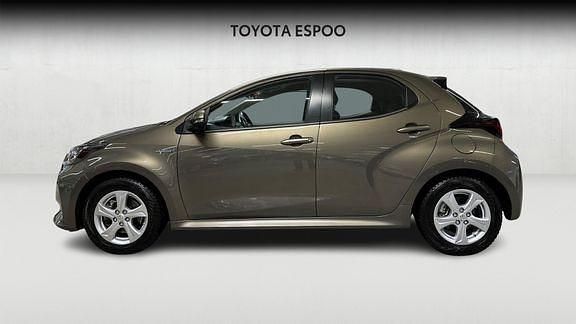 Käytetty Toyota Yaris Active 114 HP (83 kW) 2021 Ruskea (beige) Viistoperä