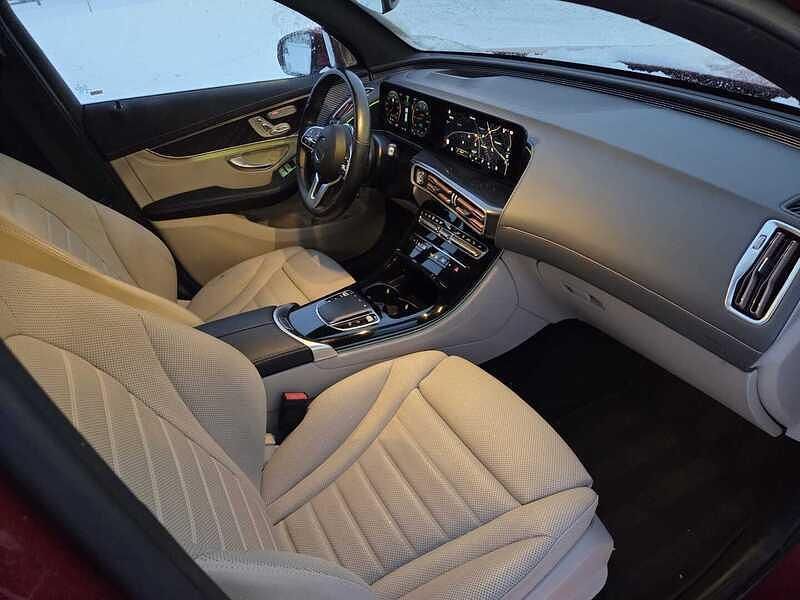 Käytetty Mercedes EQC400 AMG 300 kW (408 HP) 2021 Punainen Katumaasturi