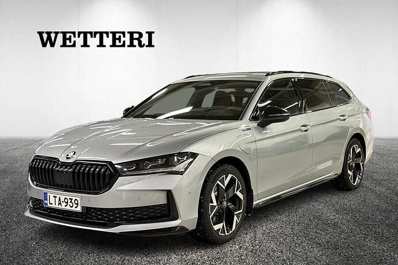 Käytetty Skoda Superb SportLine 204 HP (150 kW) 2025 Hopea Farmari