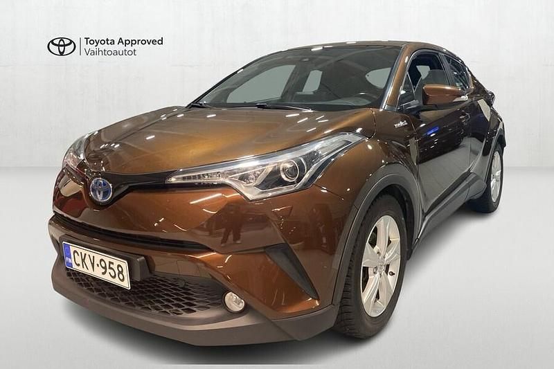 Käytetty Toyota C-HR Active 122 HP (89 kW) 2017 Ruskea (beige) Katumaasturi