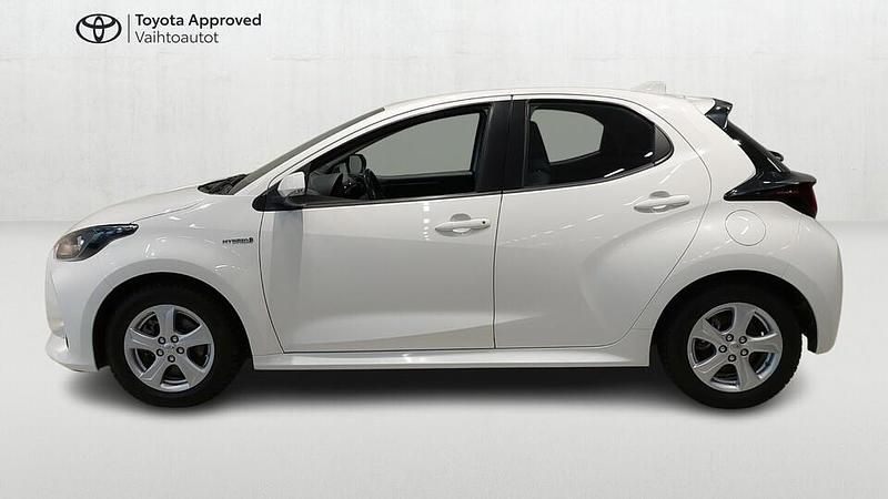 Käytetty Toyota Yaris Hybrid Active 116 HP (85 kW) 2020 Valkoinen Viistoperä