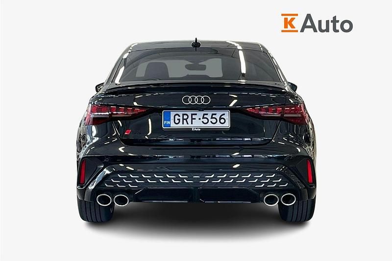 Käytetty Audi S3 Design 333 HP (244 kW) 2025 Met. musta Sedan