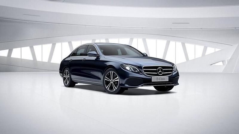 Käytetty Mercedes E220 Business 194 HP (142 kW) 2019 Sininen Sedan