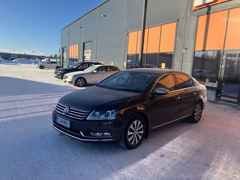 Käytetty VW Passat Highline 160 HP (117 kW) 2012 Sedan