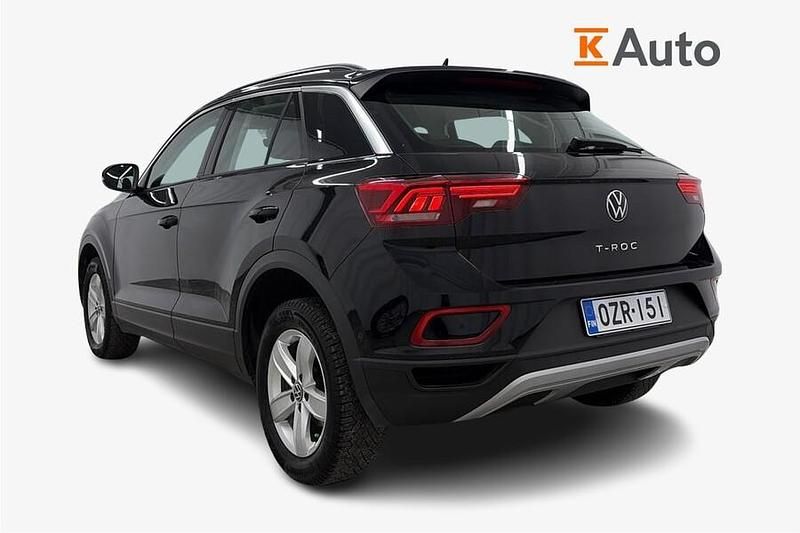 Käytetty VW T-Roc Life 150 HP (110 kW) 2023 Musta Katumaasturi