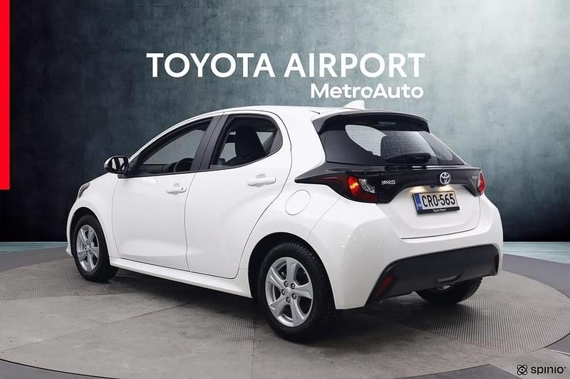 Käytetty Toyota Yaris Hybrid Active 116 HP (85 kW) 2023 Valkoinen Viistoperä