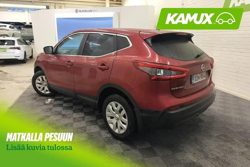 Käytetty Nissan Qashqai Visia 116 HP (85 kW) 2018 Punainen Katumaasturi