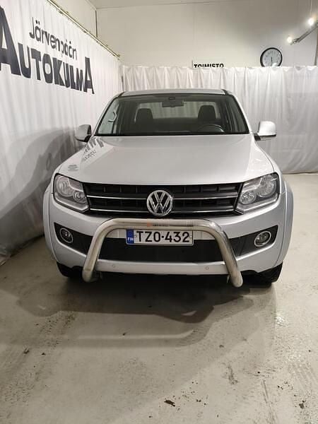 Käytetty VW Amarok Highline 180 HP (132 kW) 2015 Hopea Nouto