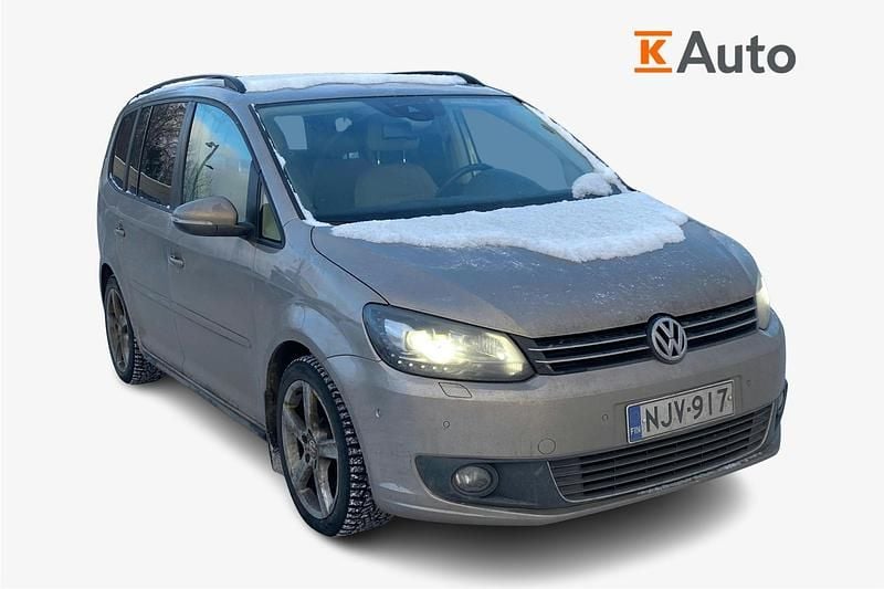 Käytetty VW Touran Edition 140 HP (102 kW) 2015 Ruskea (beige) Tila-auto