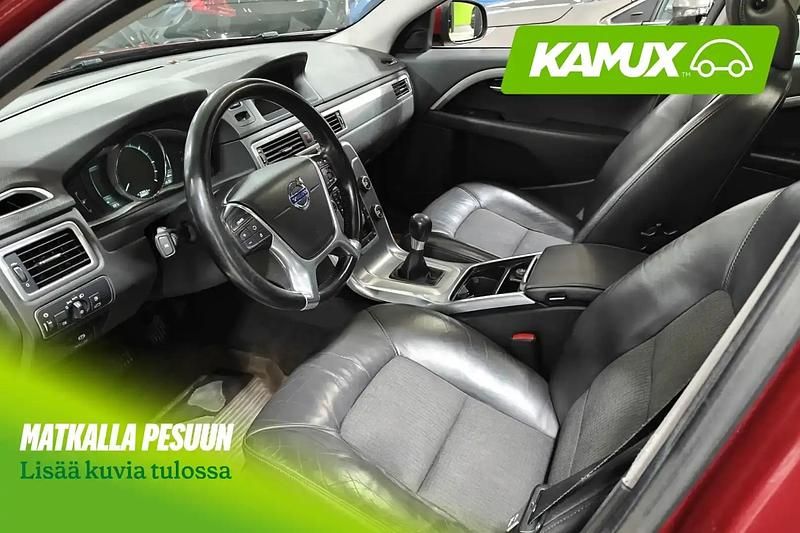Käytetty Volvo V70 114 HP (83 kW) 2014 Punainen Farmari