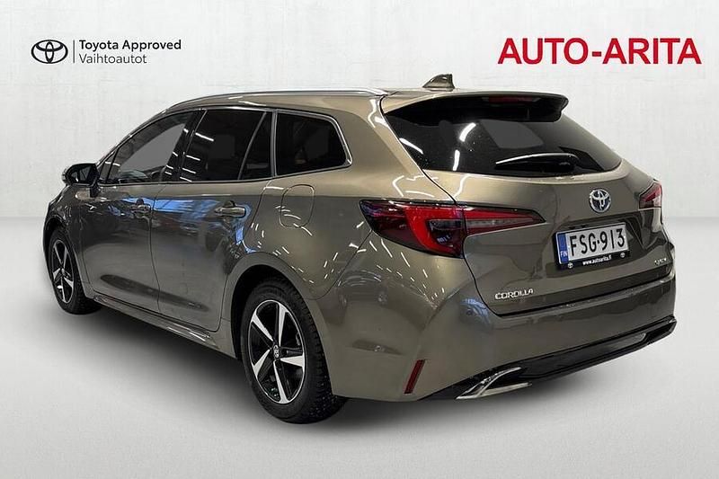 Käytetty Toyota Corolla Anniversary 140 HP (102 kW) 2024 Ruskea Farmari