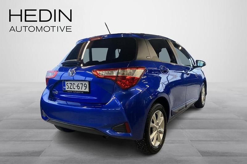 Käytetty Toyota Yaris Multidrive S 112 HP (82 kW) 2020 Sininen Viistoperä