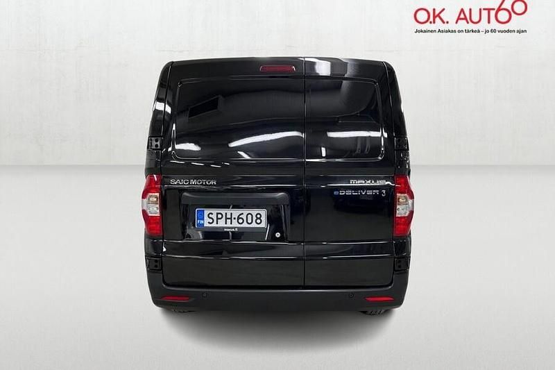 Käytetty Maxus eDeliver 3 88 kW (120 HP) 2023 Musta Van