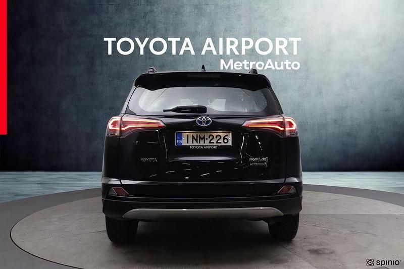 Käytetty Toyota RAV4 Hybrid Edition 155 HP (114 kW) 2017 Musta Katumaasturi
