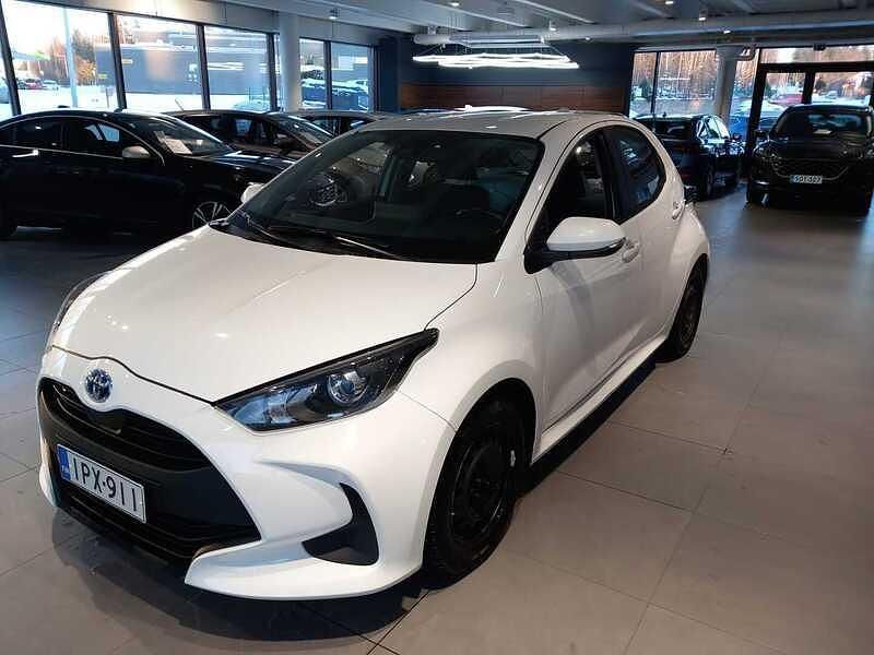 Valkoinen Käytetty 2022 Toyota Yaris Hybrid Active Viistoperä | 15 800 € (Hyvä tarjous) - Kuva 1/1