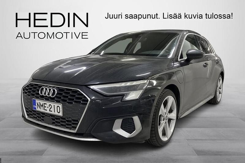 Musta Käytetty 2021 Audi A3 Sportback e-tron Business Viistoperä | 22 700 € (Perustarjous) - Kuva 1/3