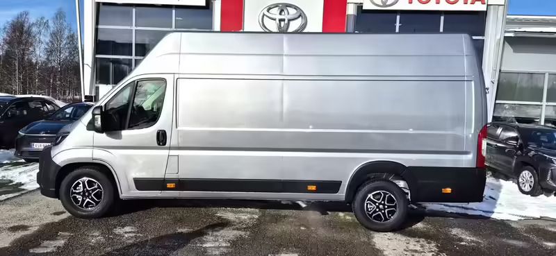 Käytetty Toyota Proace Comfort 180 HP (132 kW) 2025 Hopea Tila-auto