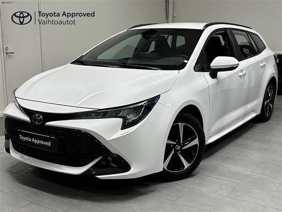 Valkoinen Käytetty 2024 Toyota Corolla Active Farmari | 27 900 € (Perustarjous) - Kuva 1/4