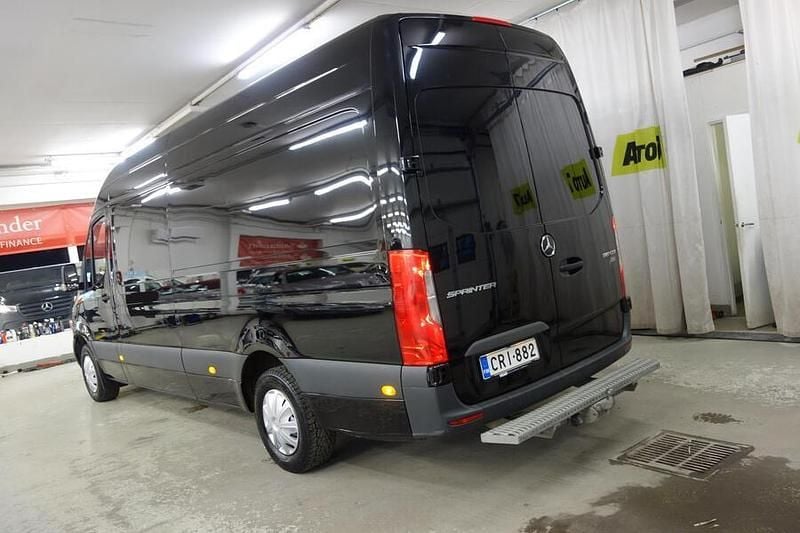 Käytetty Mercedes Sprinter 150 HP (110 kW) 2023 Musta Van