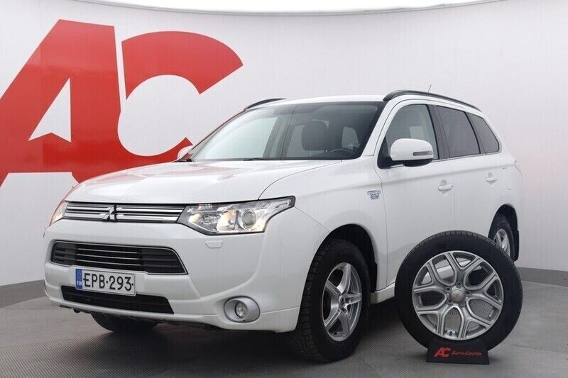 Valkoinen Käytetty 2014 Mitsubishi Outlander P-HEV Instyle Katumaasturi | 11 780 € (Perustarjous) - Kuva 1/4