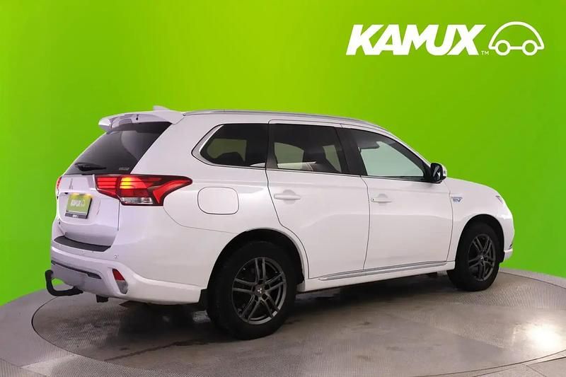 Käytetty Mitsubishi Outlander P-HEV Instyle 184 HP (135 kW) 2019 Valkoinen Sedan