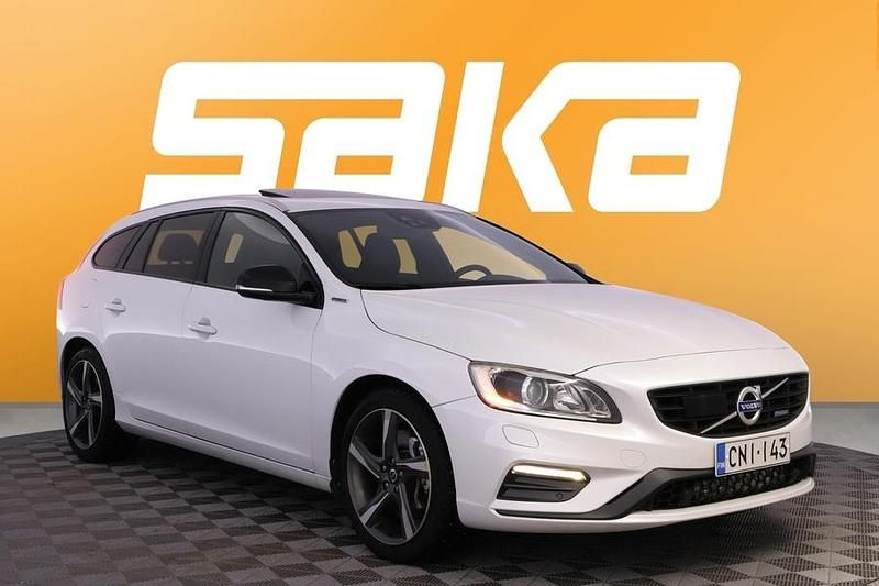 Käytetty Volvo V60 R-Design 215 HP (158 kW) 2015 Farmari