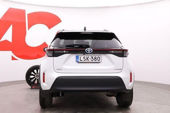 Käytetty Toyota Yaris Cross 116 HP (85 kW) 2023 Helmiäisvalkoinen mu Katumaasturi