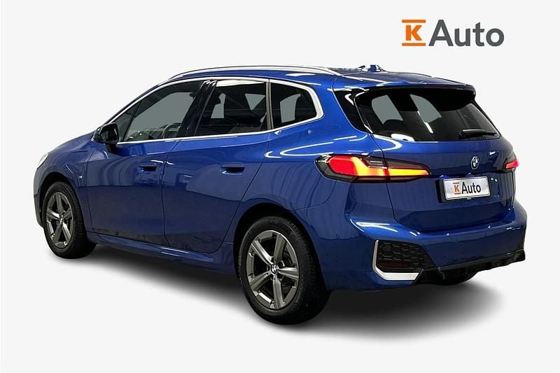 Käytetty BMW 225 Active Tourer M Sport 245 HP (180 kW) 2024 Met. sininen Tila-auto