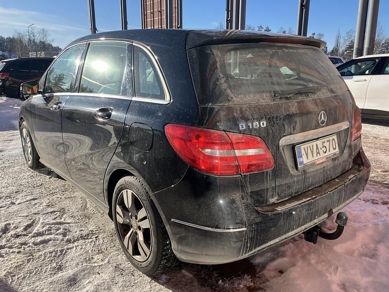Käytetty Mercedes B180 Business 122 HP (89 kW) 2014 Tila-auto
