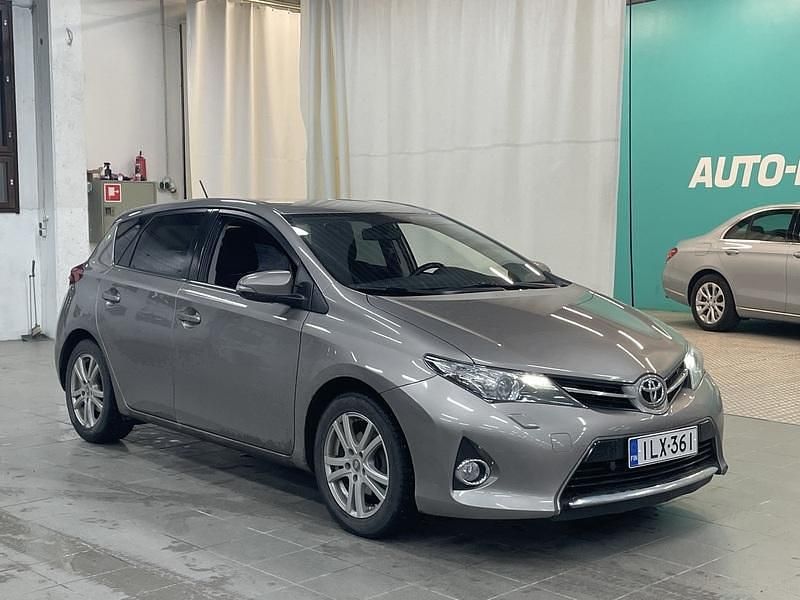 Käytetty 2015 Toyota Auris Multidrive S Viistoperä | 13 400 € (Perustarjous) - Kuva 1/4