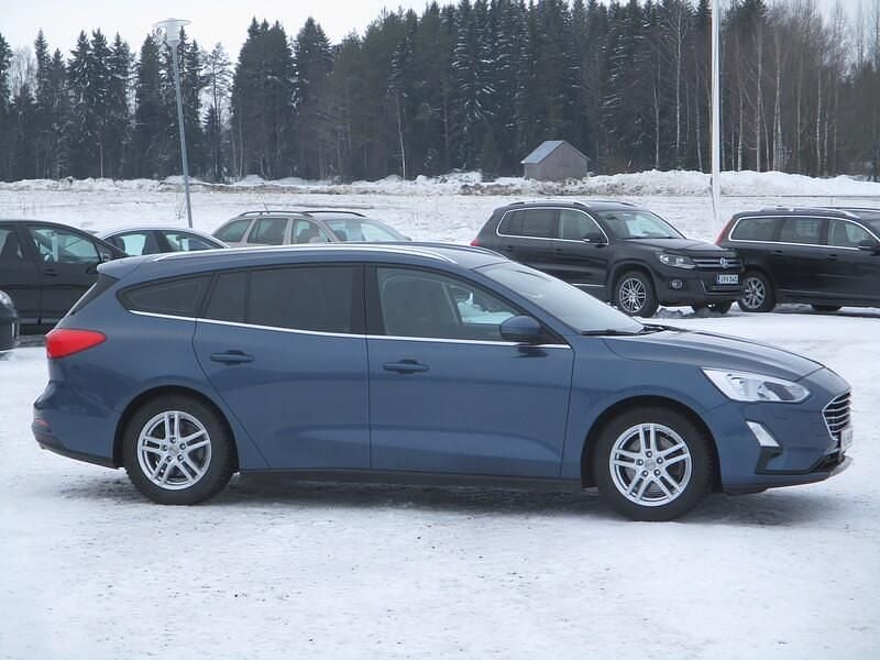 Käytetty Ford Focus Trend 125 HP (91 kW) 2019 Sininen Farmari