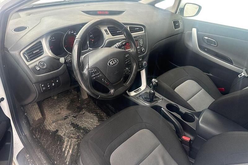 Käytetty Kia Ceed Sportswagon Classic 135 HP (99 kW) 2015 Farmari