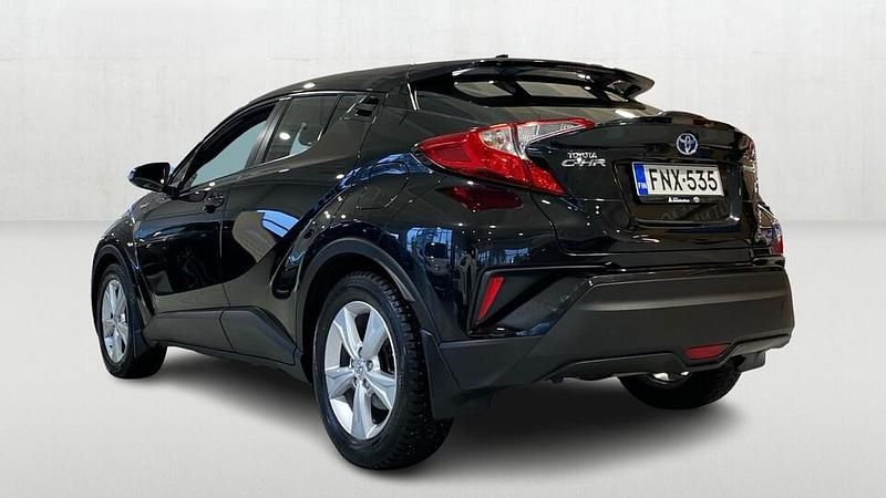 Käytetty Toyota C-HR Active 122 HP (89 kW) 2019 Musta Katumaasturi