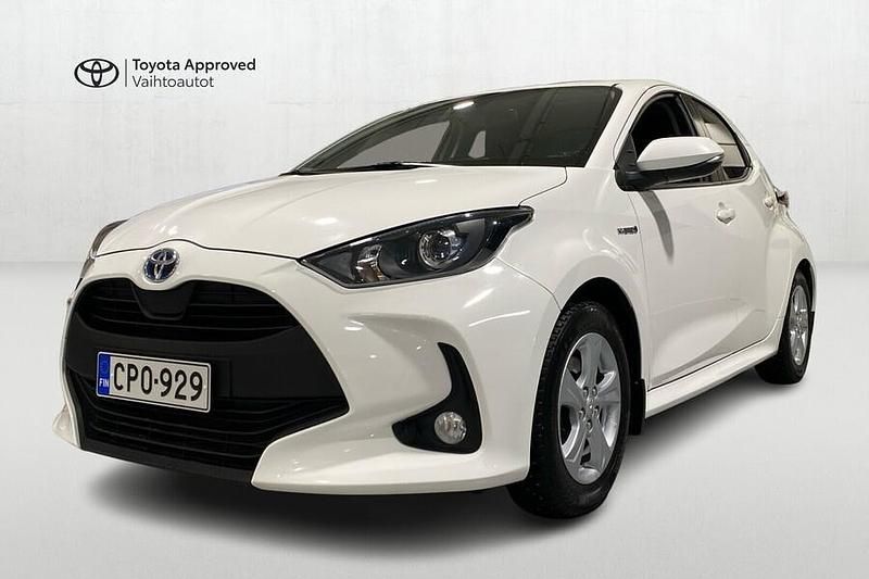 Valkoinen Käytetty 2021 Toyota Yaris Hybrid Active Viistoperä | 16 490 € (Perustarjous) - Kuva 1/4