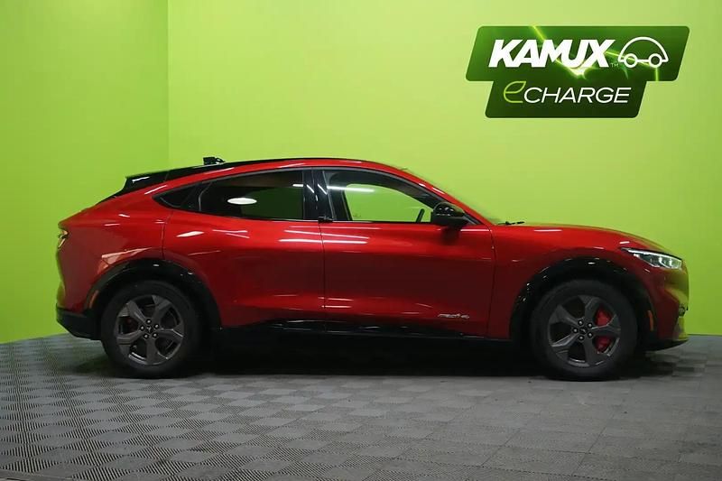 Käytetty Ford Mustang Mach-E Standard Range 197 kW (269 HP) 2022 Lucid red tc/red carpet tc Katumaasturi