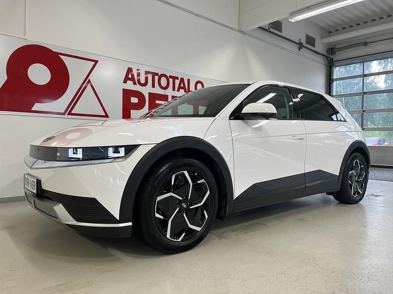 Valkoinen Käytetty 2024 Hyundai Ioniq 5 Premium Katumaasturi | 39 490 € - Kuva 1/4