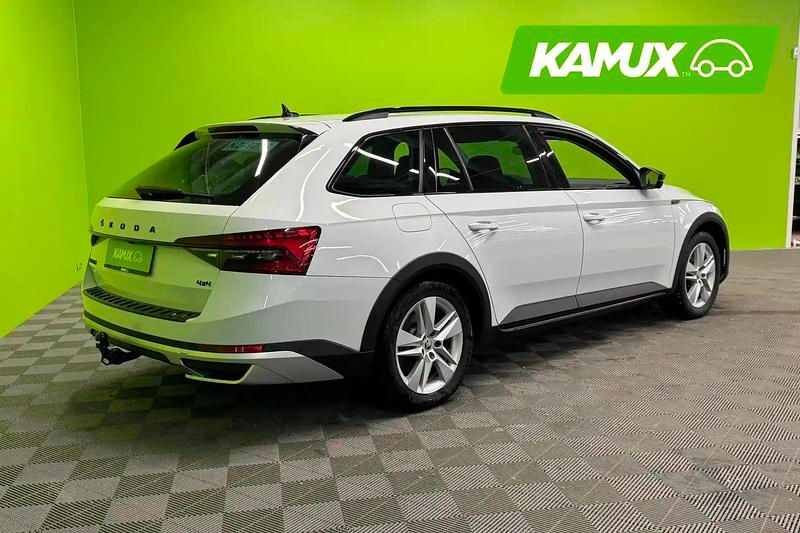 Käytetty Skoda Superb 200 HP (147 kW) 2023 Valkoinen Farmari